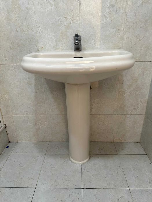Lavatório Roca com torneira