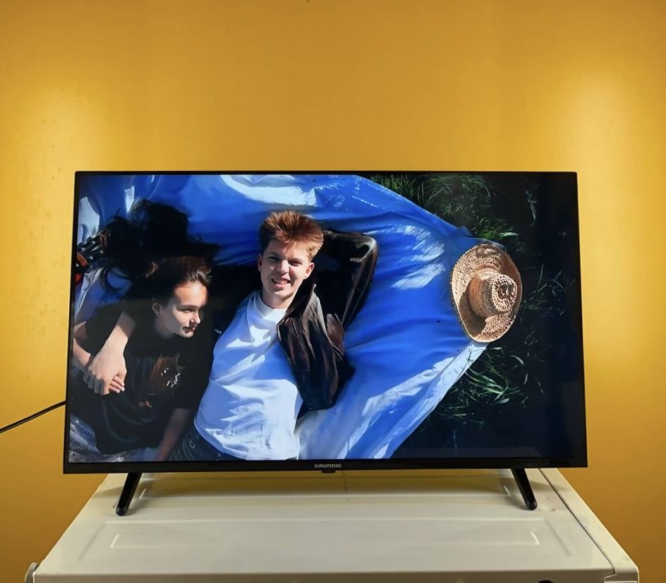 Телевізор Grundig 40GFB 6240  direct LED Full HD T2 android wi-fi