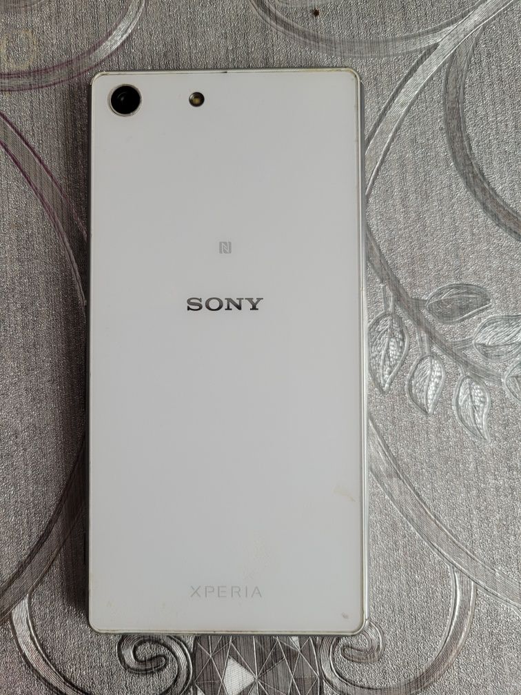 Jak nowy biały telefon Sony xperia m5. Dobry jak samsung