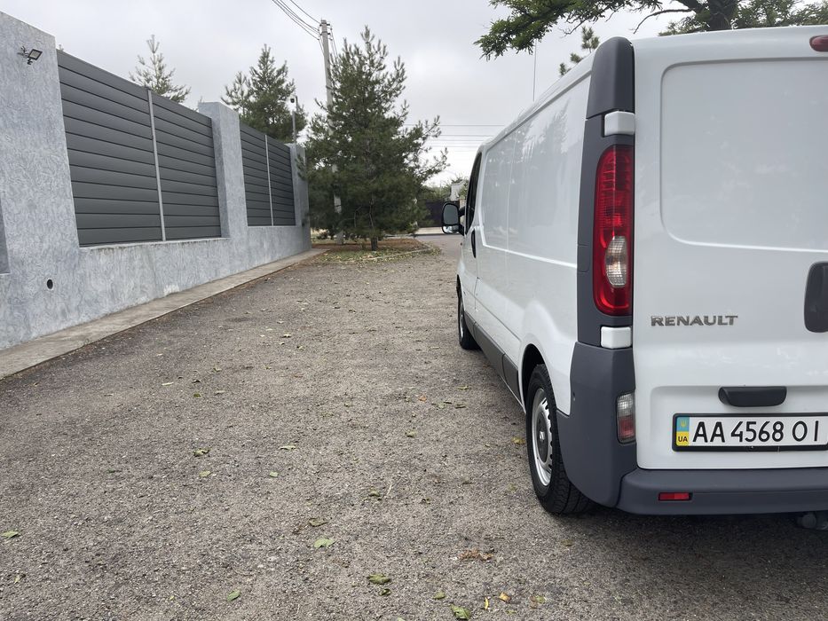 Renault Trafic 2008 года не крашеный