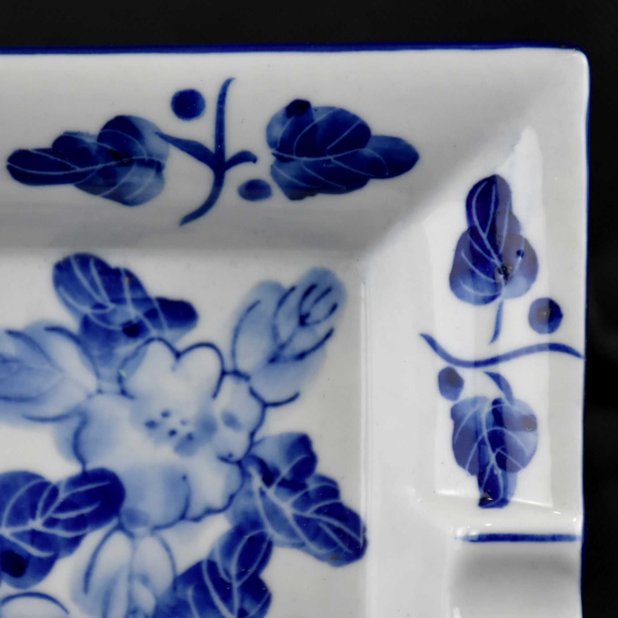 Cinzeiro em porcelana decoração Azul e Branca