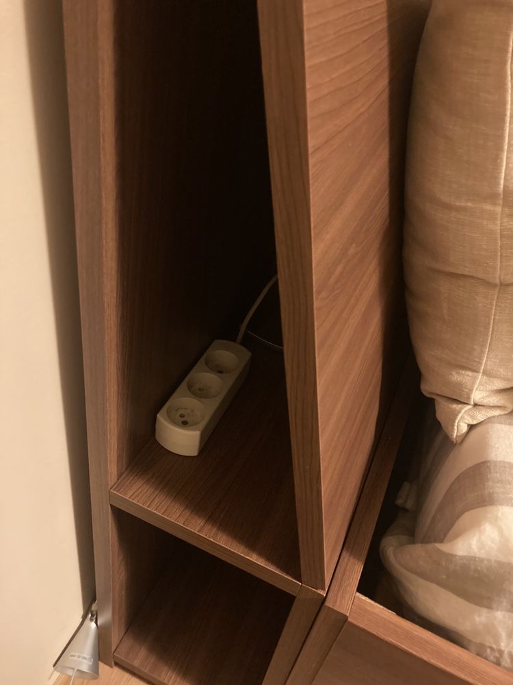 Cama Ikea com gavetas para arrumação