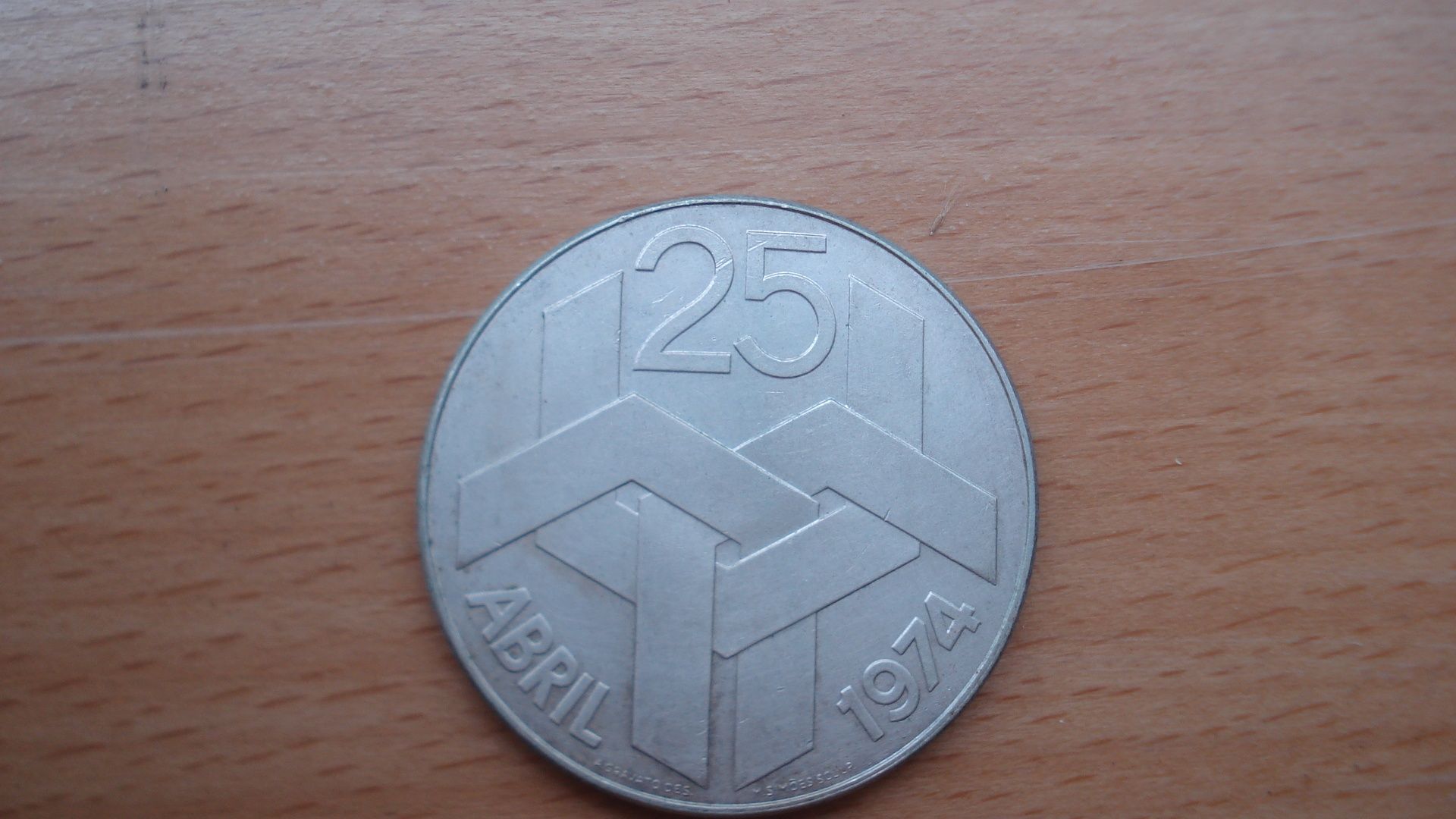 Moedas prata 25 abril 1974 e 10 euro