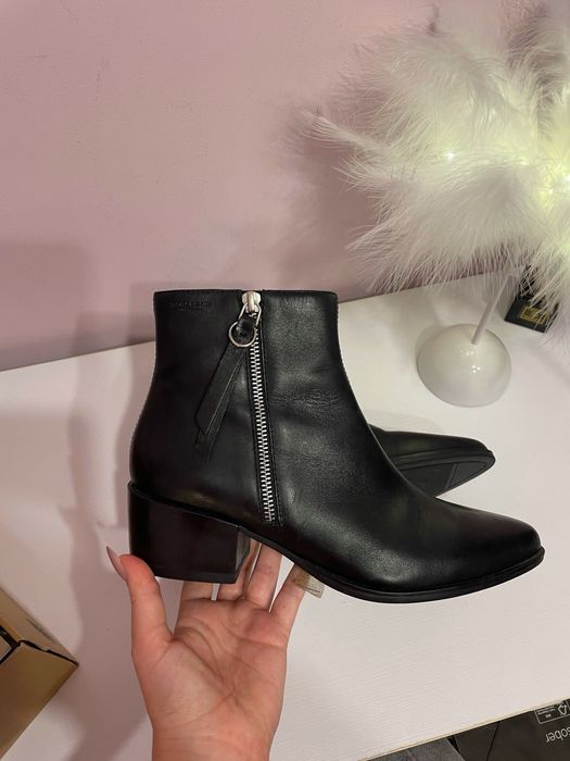 Шкіряні чобітки на каблуку