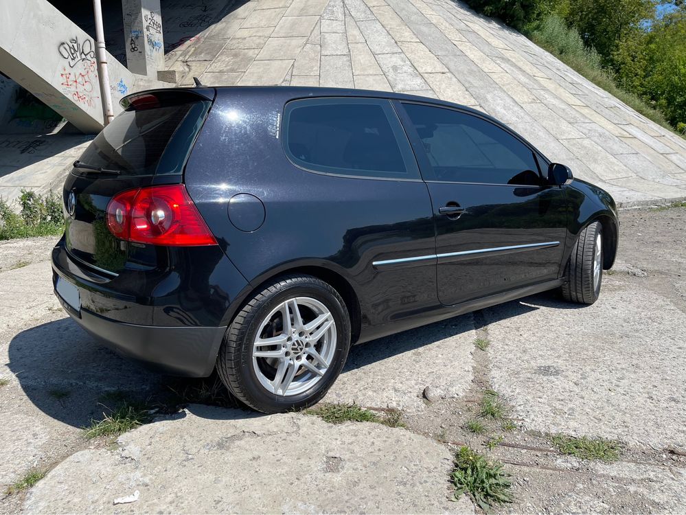 Продам VW Golf 5 1.6MPI 2005р