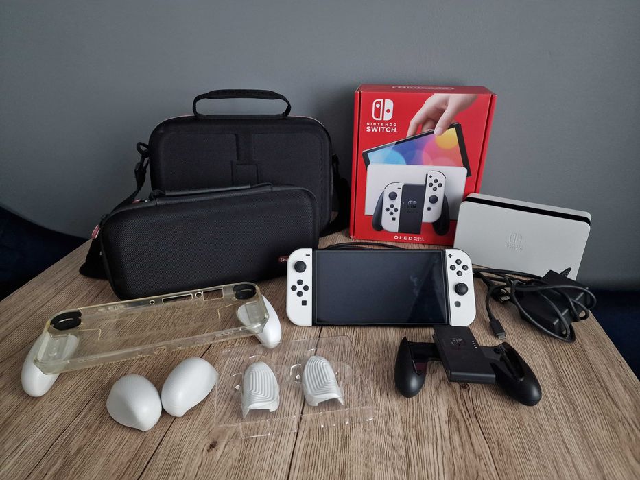 Konsola Nintendo Switch OLED biała z akcesoriami