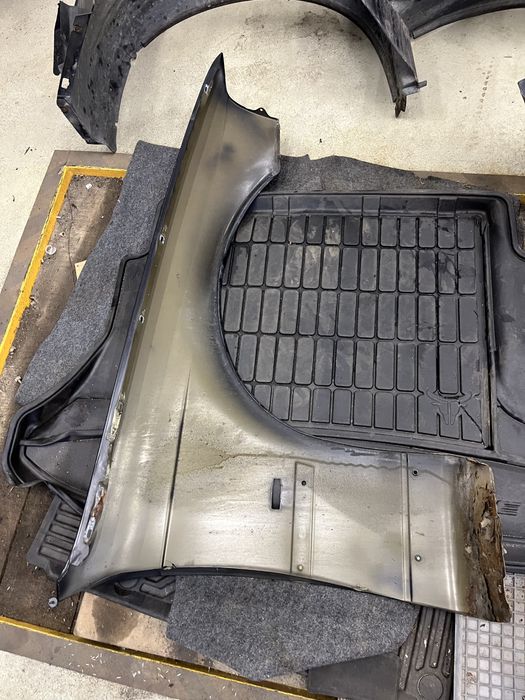 Bmw e36 błotnik lewy  lift,sedan,kombi,compact cosmosschwartz metallic