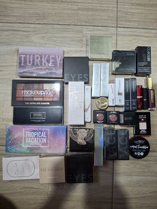 Помада пудра тіні  крем маска