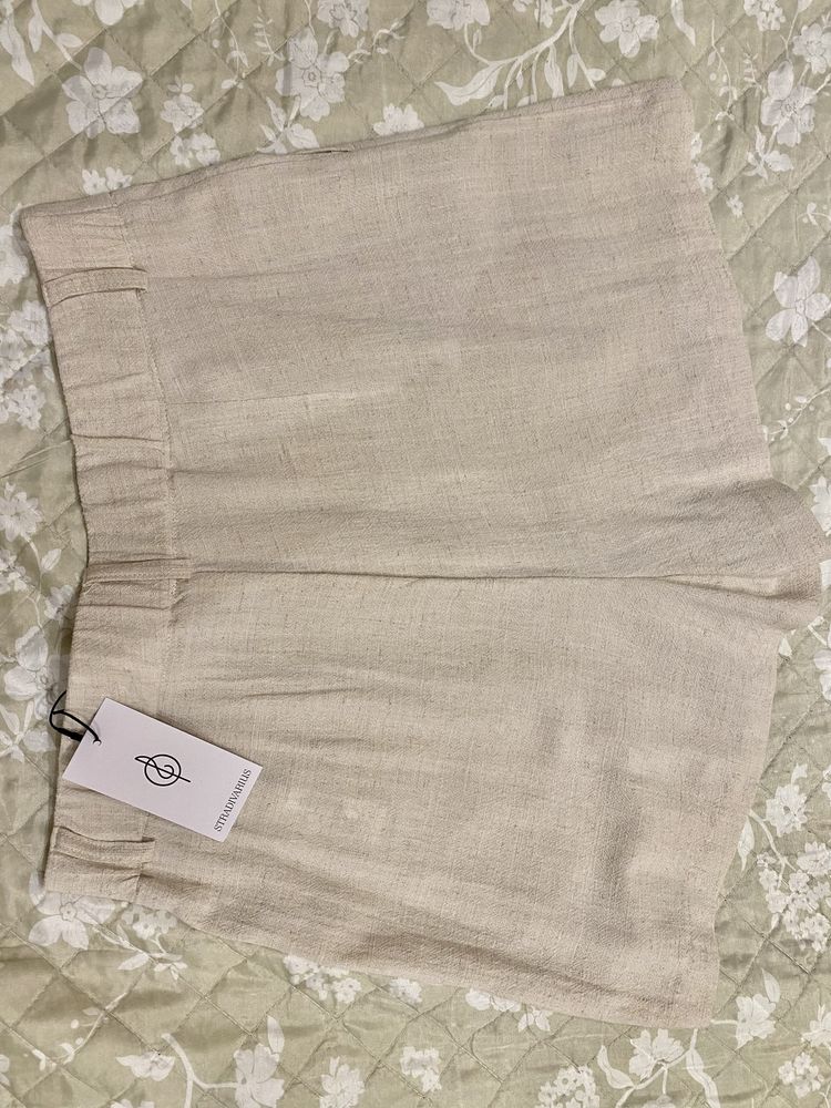 Calções mulher tam. 40 STRADIVARIUS NOVO