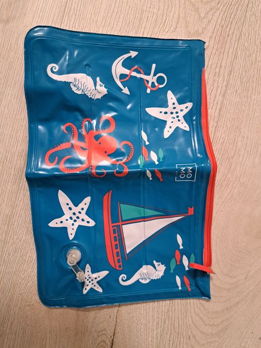 Dmuchana poduszka plażowa z kieszenią Rossmann