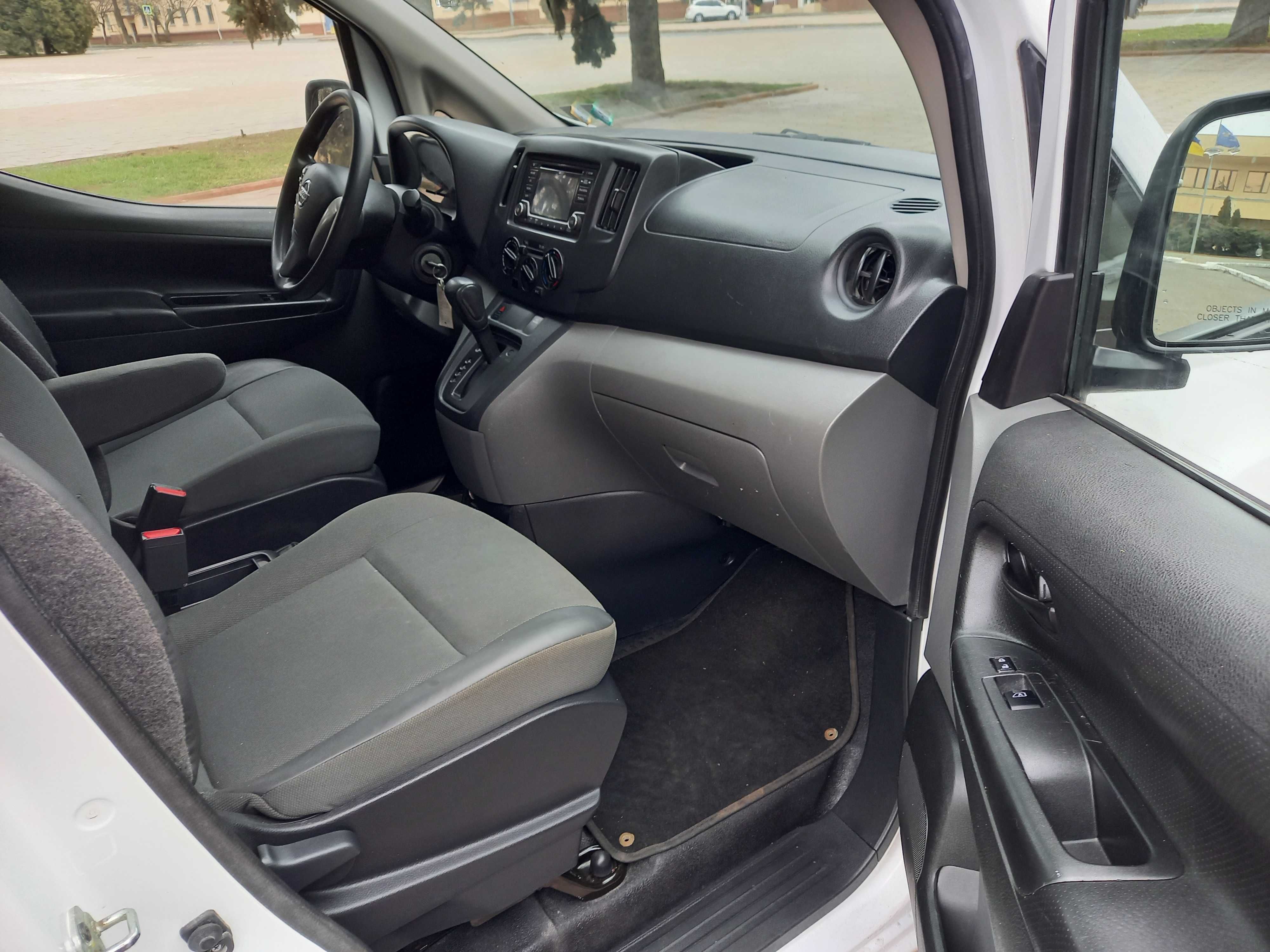 Микроавтобус грузовой Nissan NV200 2019
