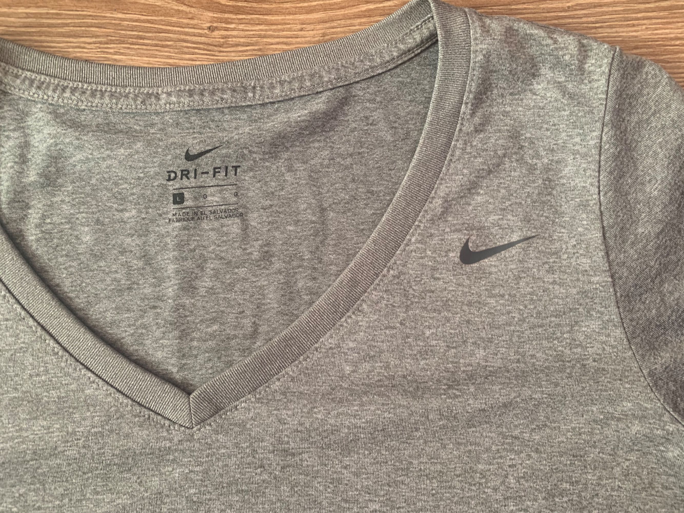 Tshirt nike szary