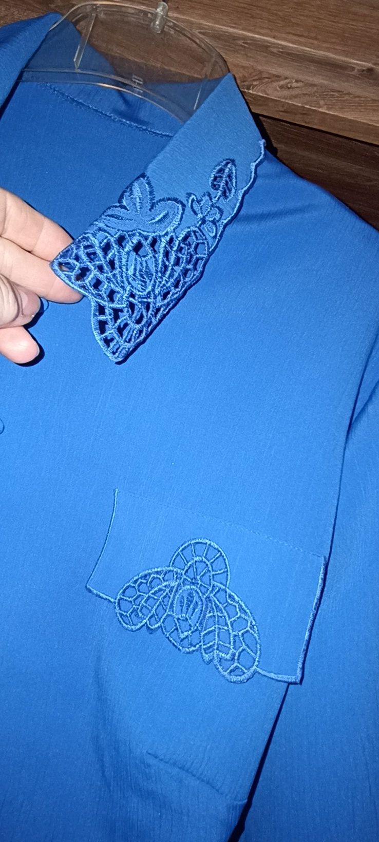 Wizytowa chabrowa modra bluzka koszulowa plus size
