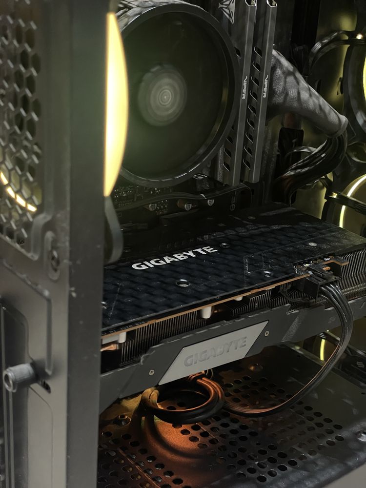 Komputer gamingowy (RGB)Ryzen 5 3600/RX 5600 XT/16GM RAM/ 1 TB
