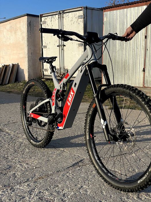 LMX Apex 64 – francuski wysokiej klasy e-bike w wersji offroad
