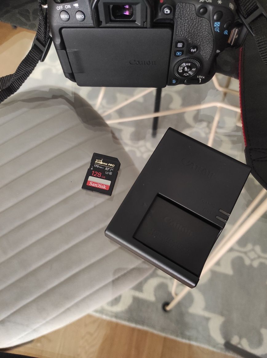 Equipamento fotográfico Canon 77D