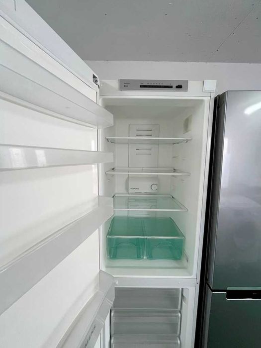 Lodówka Siemens KG36NX10, 185 cm, NoFrost, 303 litry, A+