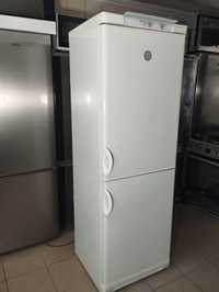Холодильник з морозилкою Electrolux