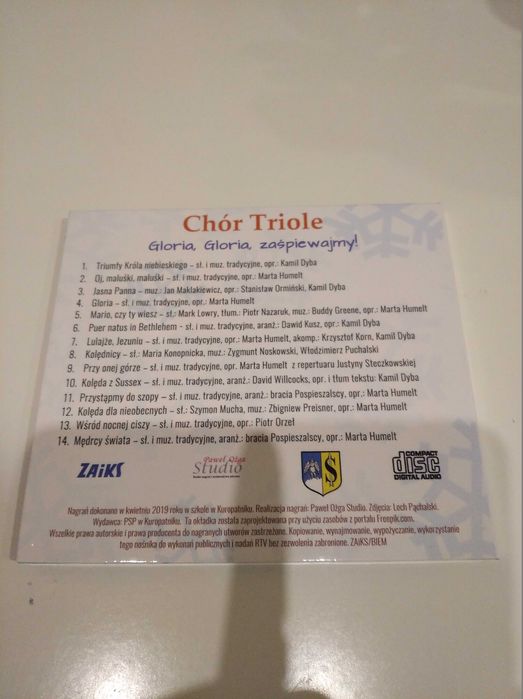 Chór Triole gloria, gloria zaśpiewa kolędy