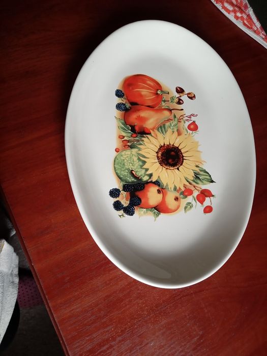 Продам блюдо большое35,5х25,5х4 см