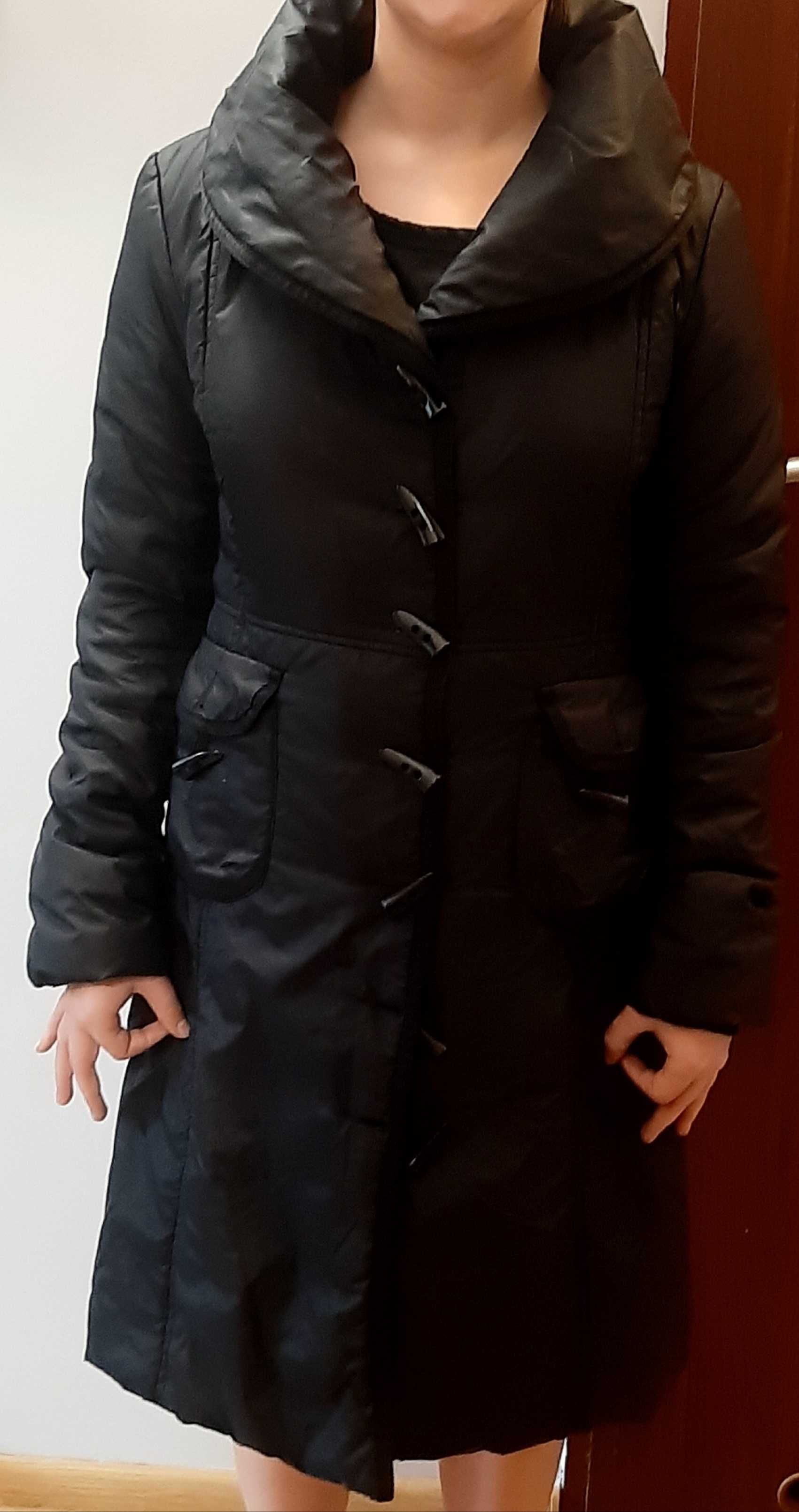 CZarny długi płaszcz Orsay