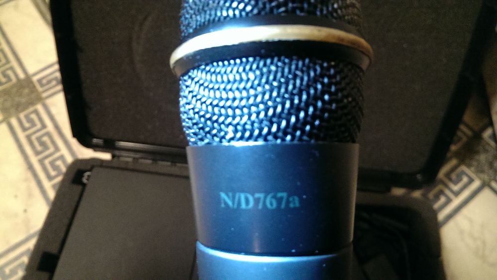 Радиомикрофон Electro-Voice HTU2D-767a с базой RE2 в кейсе