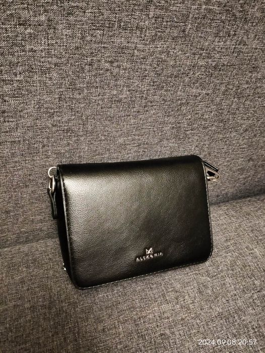 Жіноча маленька сумочка