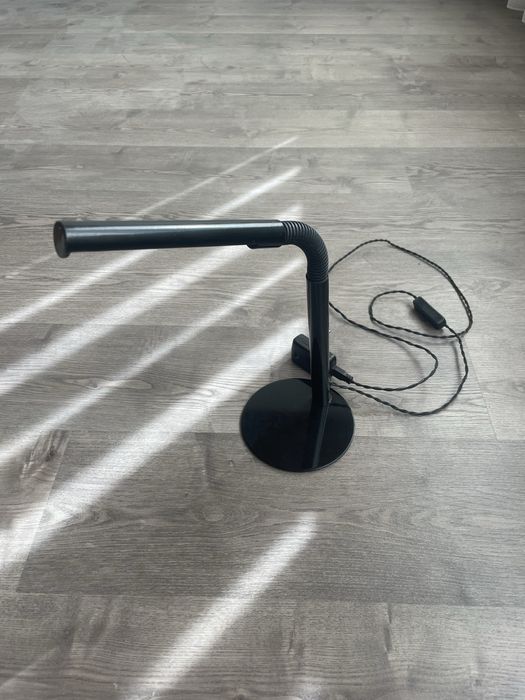 Candeeiro de mesa preto