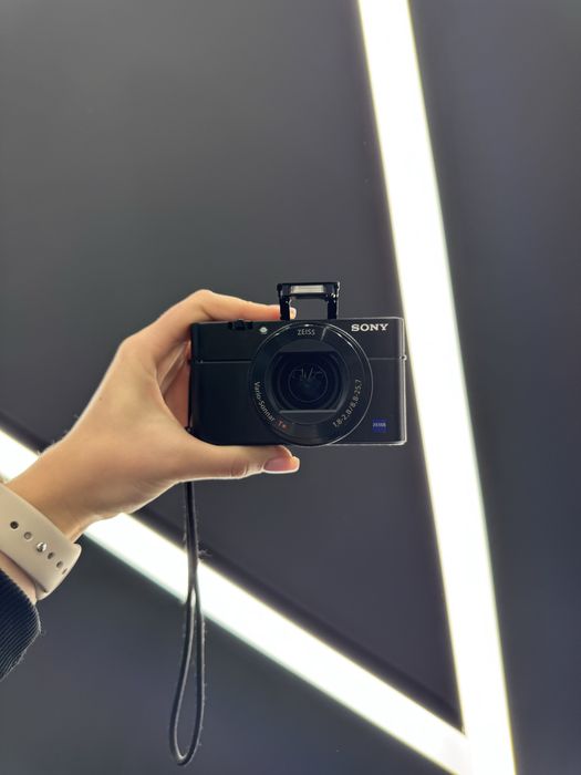 Sony RX 100 V покоління, ідентичний, навіть кращий за G7X mark 2