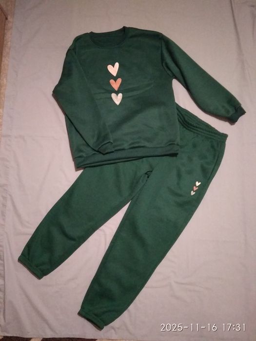 Жіночий теплий костюм