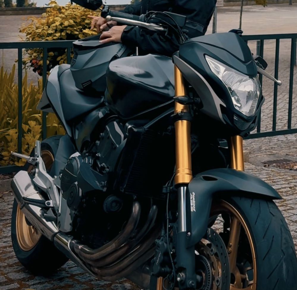 Hornet 2012 preto mate