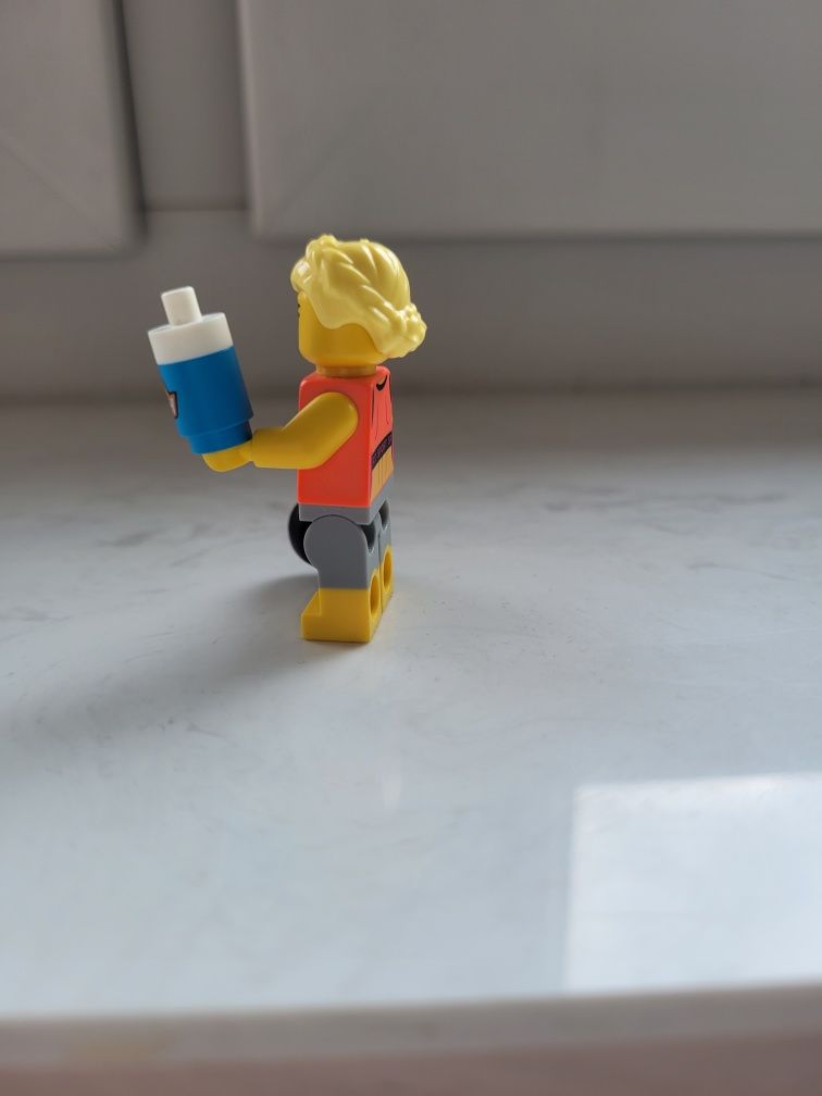 Lego figurka kolekcjonerska fitnesiara.