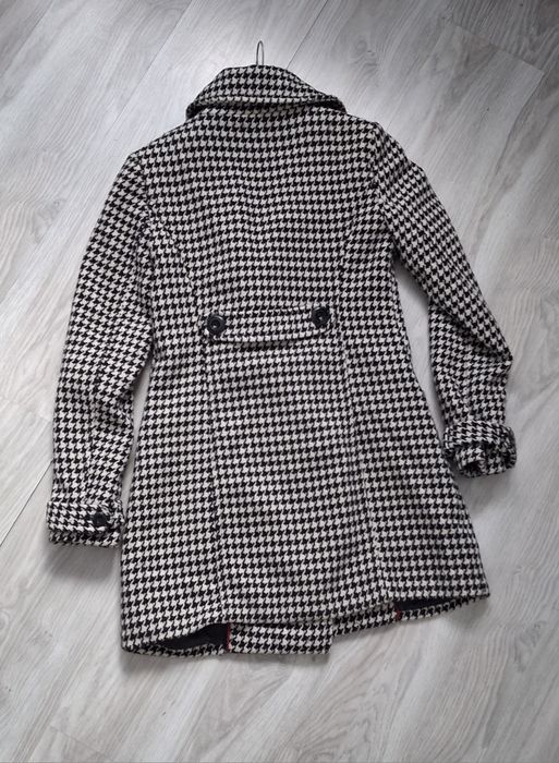 Płaszcz w kratę w pepitkę