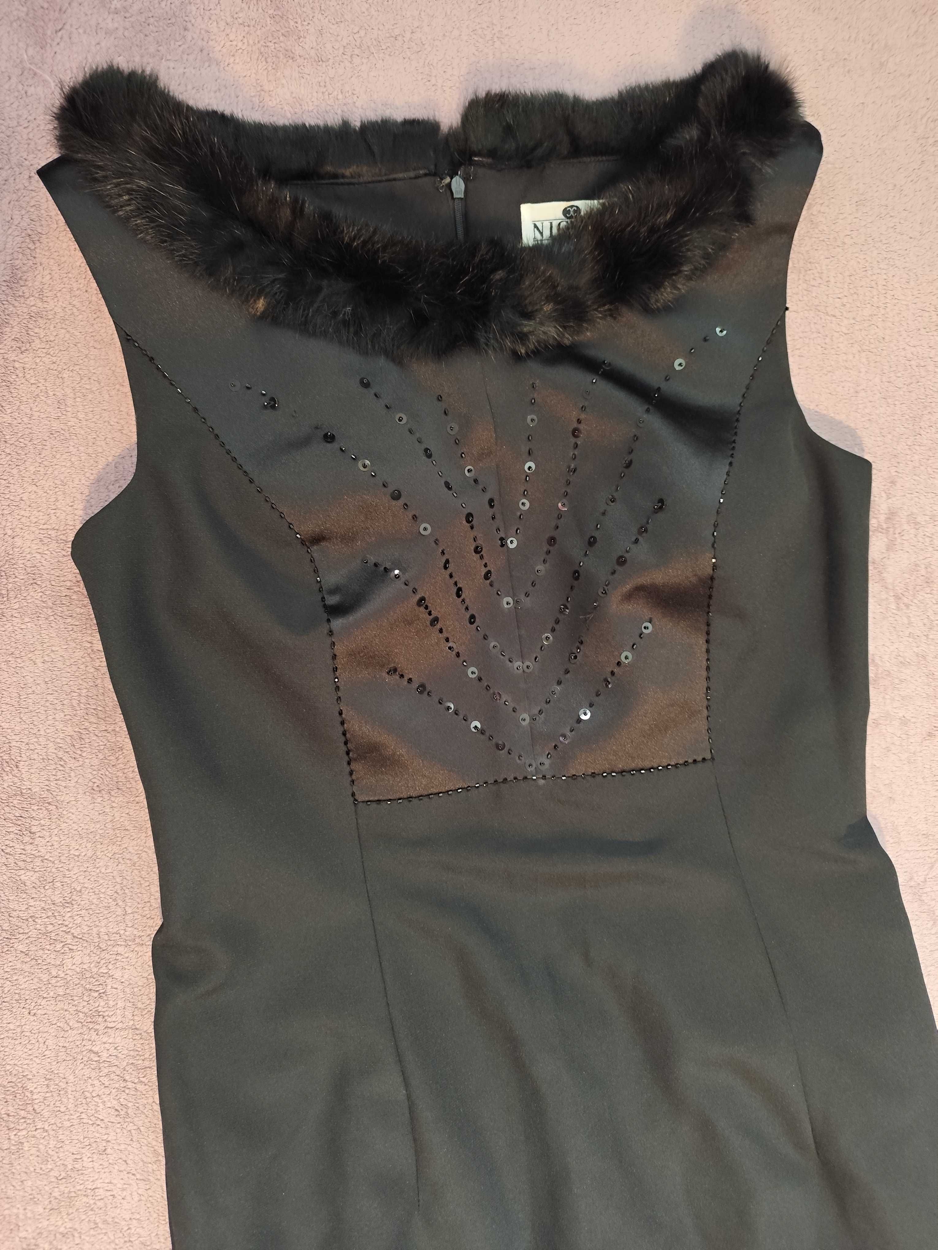 Vestido Preto Clássico com Gola de Pelo e Paetês