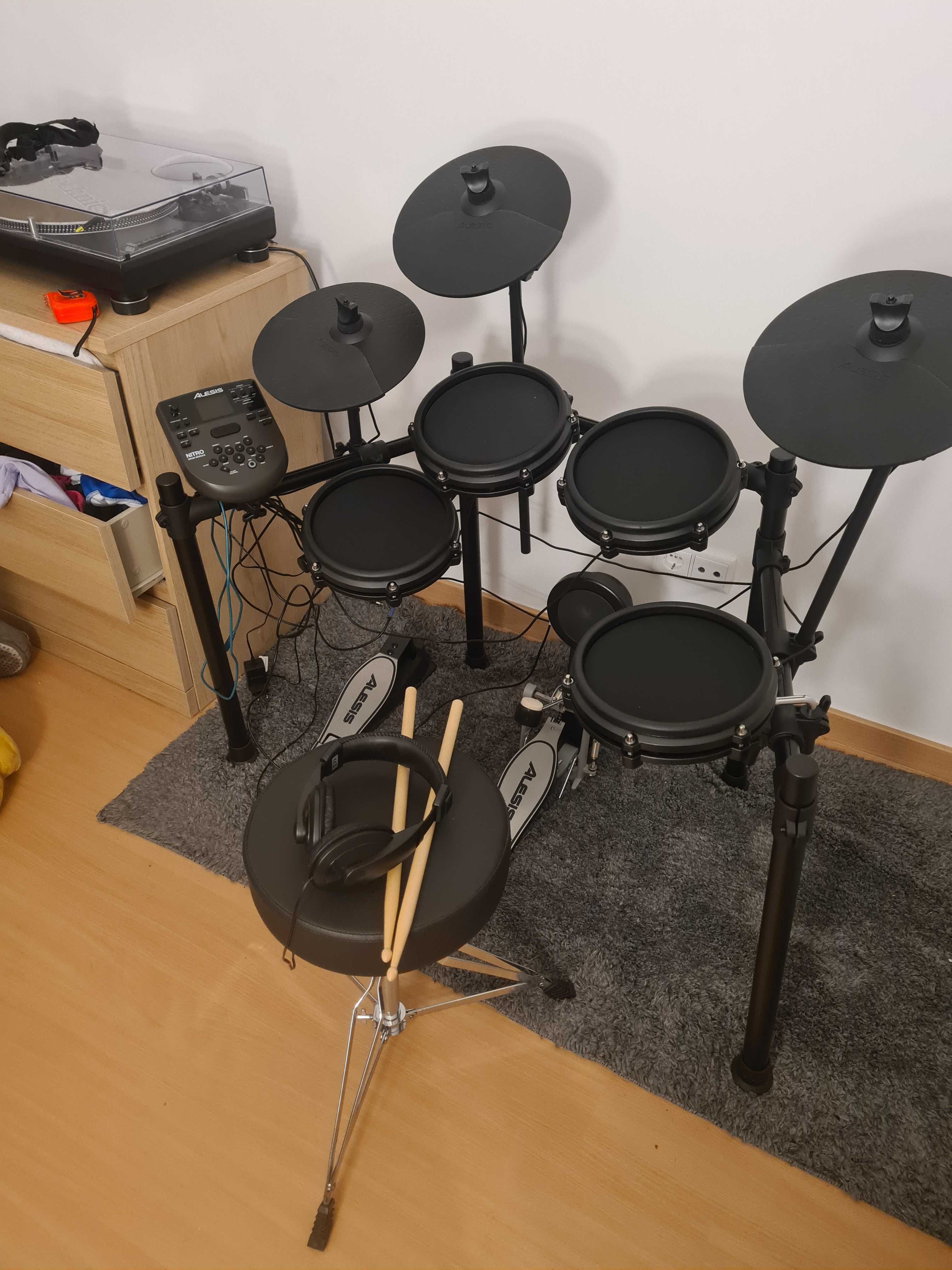 Alesis Drums Nitro Mesh Kit Bateria eletrónica