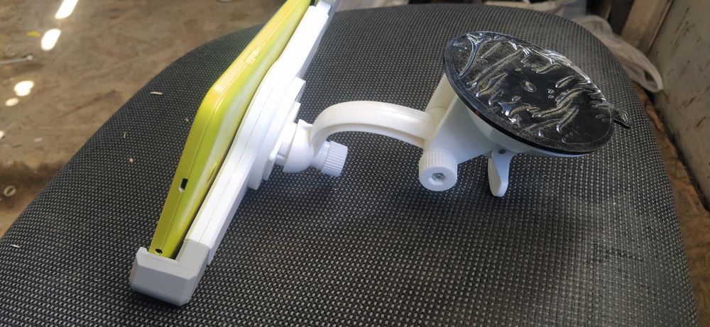 Тримач для планшета або навігатора 7"-10" в машину