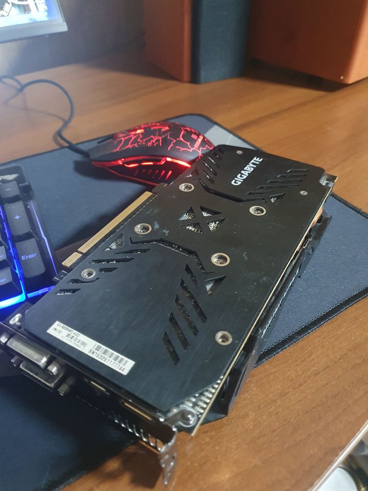 Amd r9 380. (4Gb)