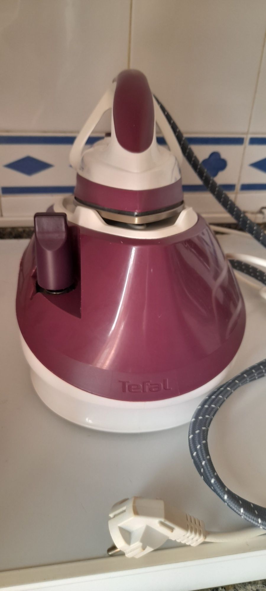 Ferro de engomar com caldeira TEFAL
