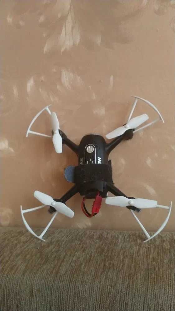 Квадрокоптер Syma X22W