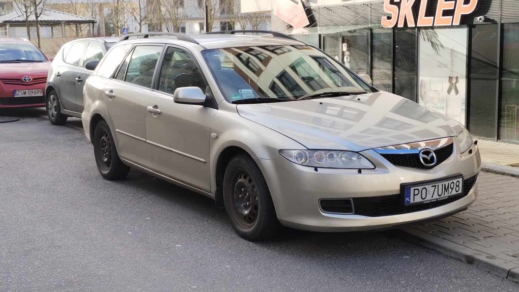 Mazda 6 1.8 2003 w dobrym stanie, inwestowana