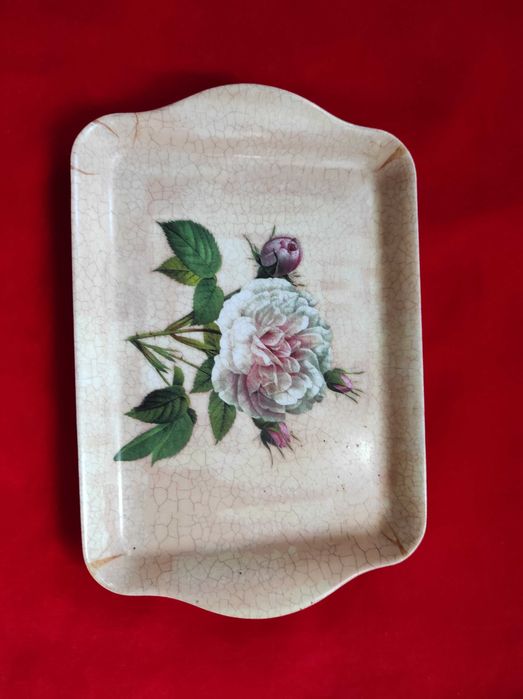 Stare paterki, tacki do serwowania  sygn .made British z motywem kwiat