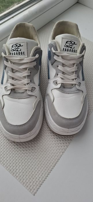 Кросівки 40 розміру