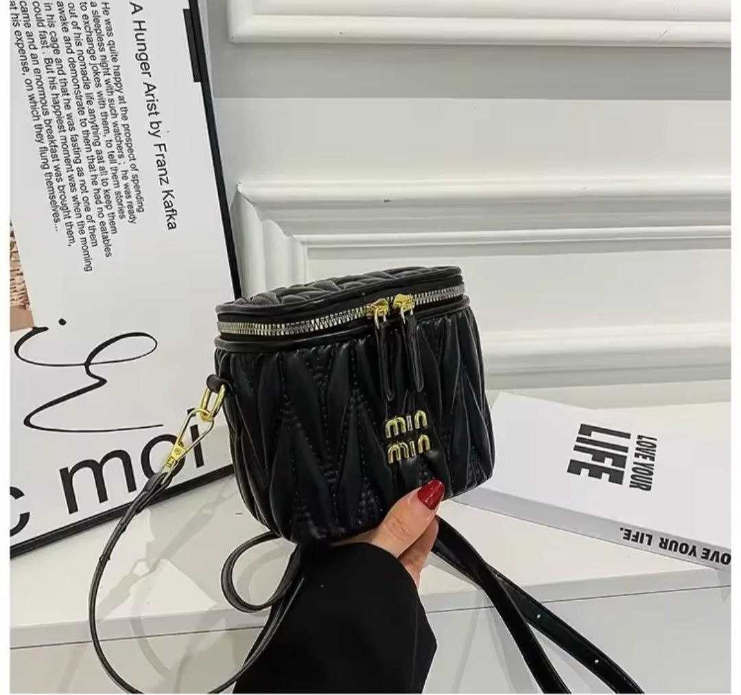 Сумка жіноча miu miu через плечо. Є кольори.