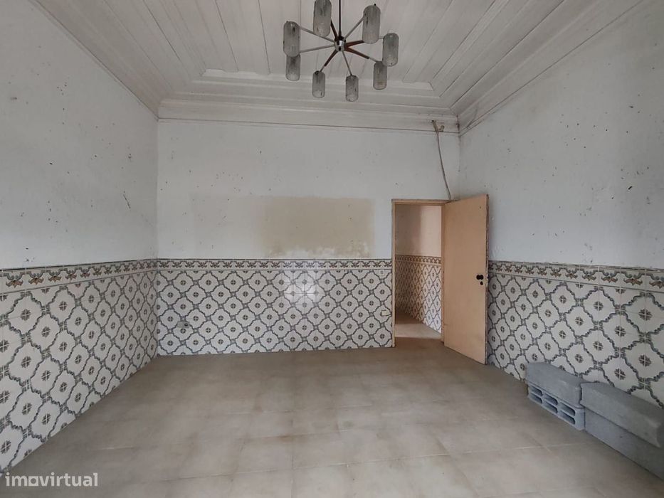 Moradia Em Esgueira Para Recuperar