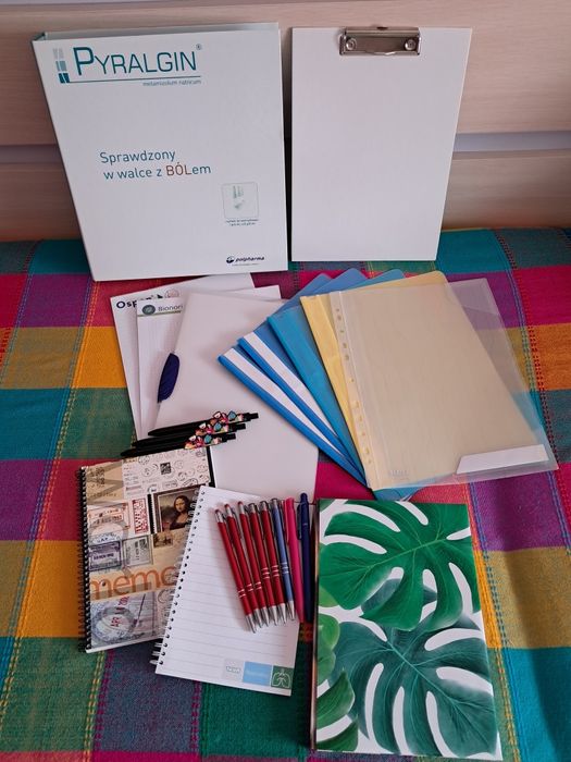 Segregator długopisy do szkoły zeszyt