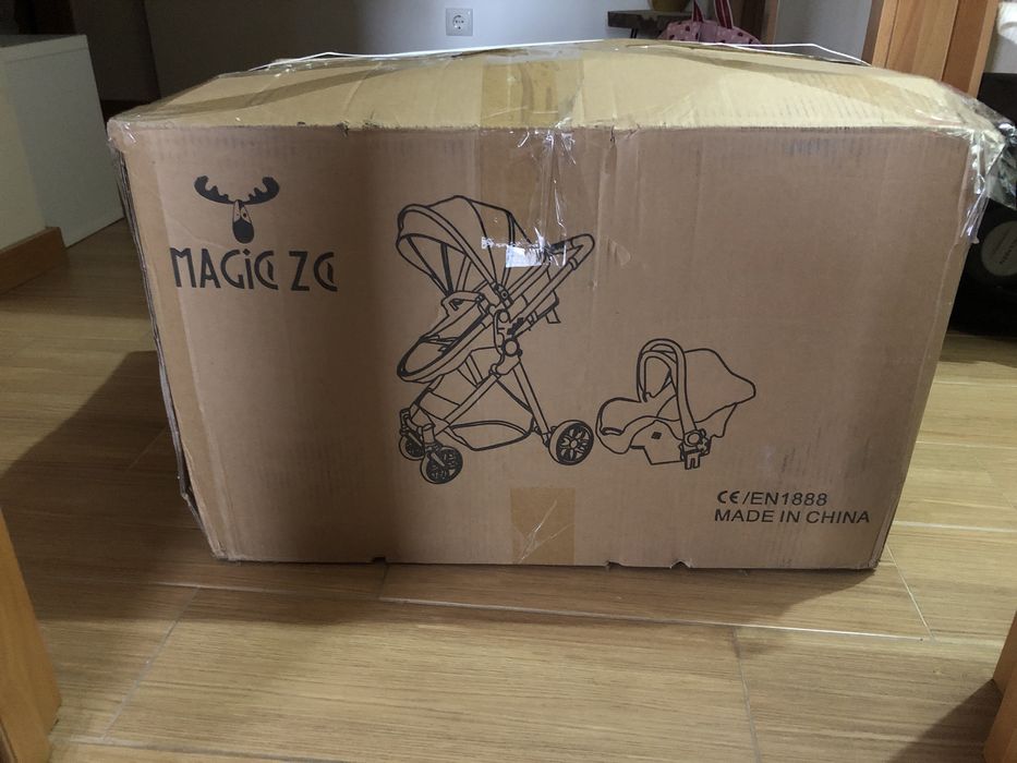 Carinho de bebê com ovo