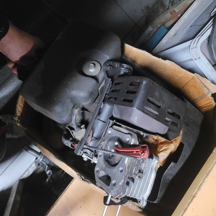 Silnik do kosiarek, obudowy, czesci CAŁOŚĆ