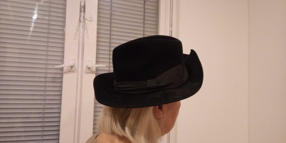 Kapelusz damski z kokardą