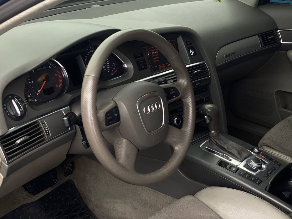 Машина в хорошому стани ауды а6 с6 3.0Д 2006 рік подаю машина 
3.0дизе