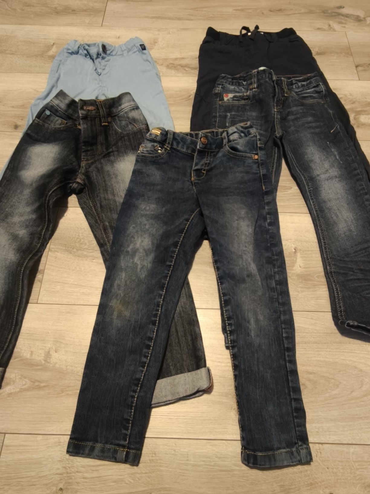 Spodnie dla chłopca jeansy (3) i materiałowe (2)5 szt. Rozm. 104